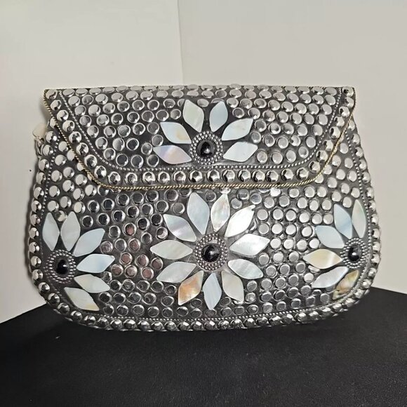 Antik Kraft Women's Hand Made Style Fold Over Metal Clutch/Crossbody - Picture 7 of 7